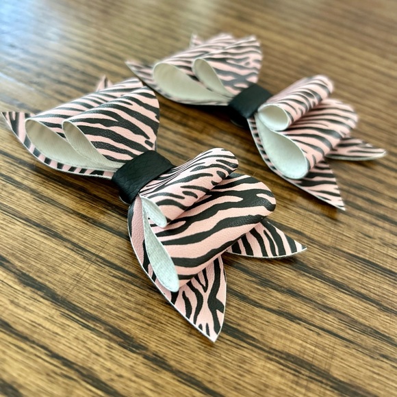 SOLD•Shoe Clips - Picture 3 of 3